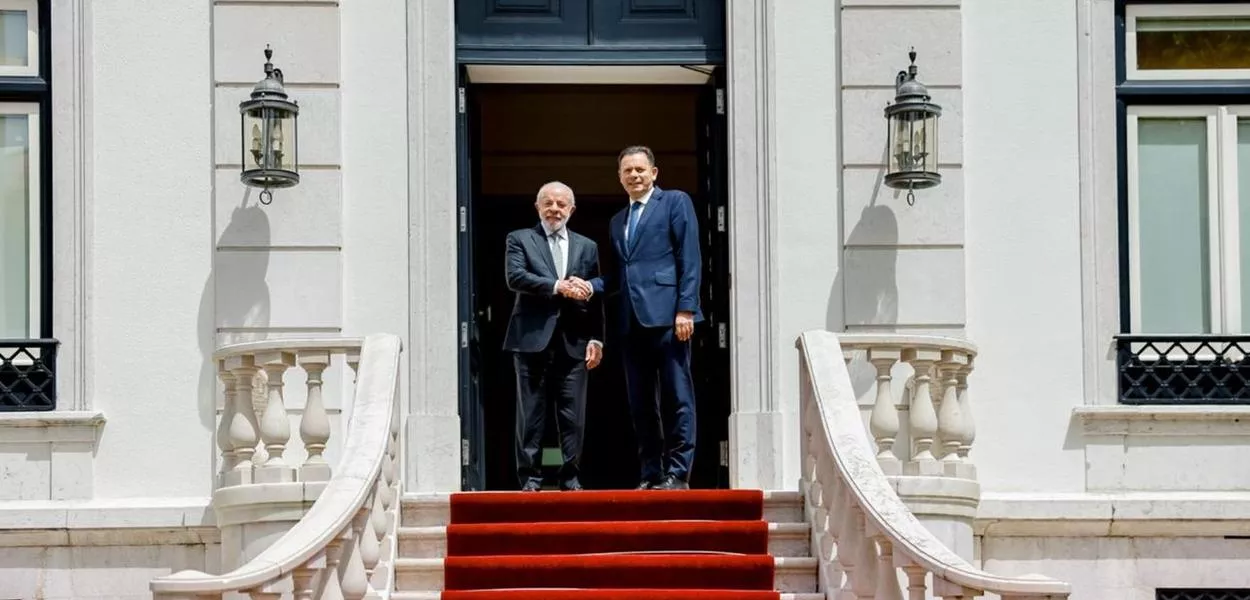 Presidente Lula ao lado do primeiro ministro Luís Montenegro