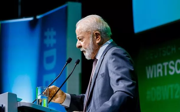Em Portugal, Lula critica escalada global de conflitos e ironiza declarações de Trump