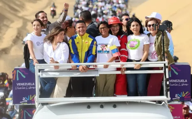 Delcy Rodríguez faz apelo contra sanções, que comprometem o futuro da juventude