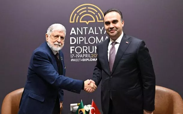 Celso Amorim abre portas para Embraer na Turquia