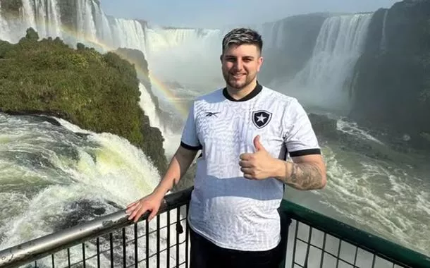 Daniel Patrício Santos de Oliveira, de 29 anos, tinha uma loja de produtos eletrônicos na região e voltava de um pagode com três amigos quando foi baleado