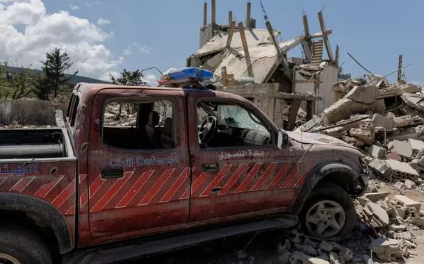 Ataques de Israel no Líbano ferem jornalista e deixam outra presa sob escombros