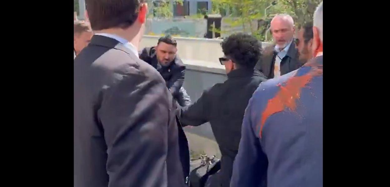 Príncipe exilado do Irã é alvo de protesto na Alemanha