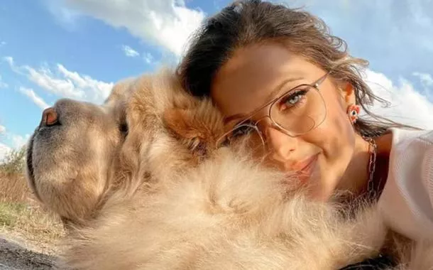 Lorrayne Mavromatis fez uma postagem em suas redes sociais na quarta-feira (22) relatando que era chamada de burra e que foi obrigada a comparecer em reuniões privadas com o CEO