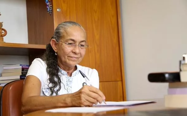 Heloisa Helena entra com ação na Justiça em defesa da proteção do patrimônio mineral do país