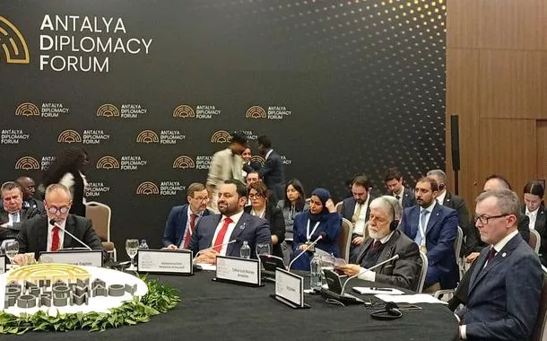 Celso Amorim aponta 'quebra de confiança' entre EUA e Irã e acordo difícil para o fim da guerra