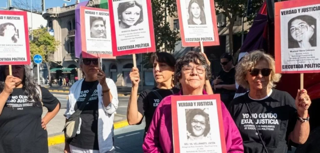 Protesto de familiares de vítimas da ditadura militar chilena