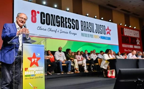 No Congresso do PT, Alckmin promete lealdade a Lula