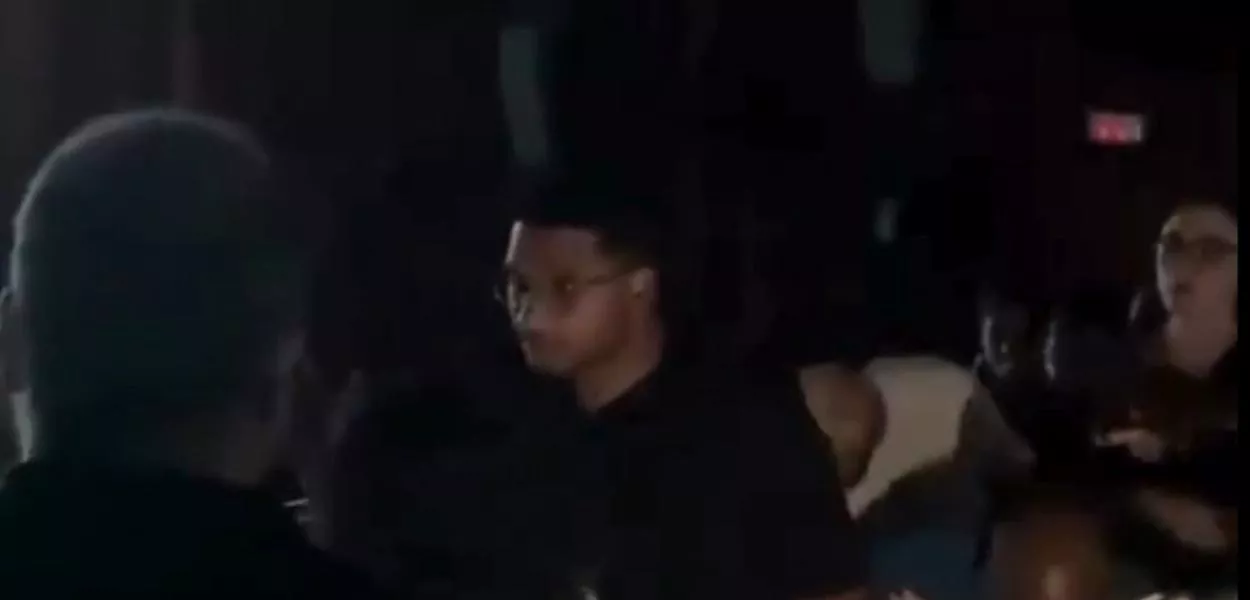 Confusão durante exibição do filme sobre Michael Jackson assusta público, mas não deixa feridos
