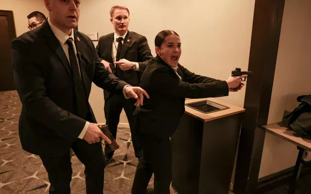 Trump é retirado às pressas de jantar em Washintgton após tiroteio