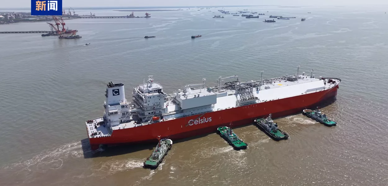 China entrega maior navio transportador de GNL construído pela indústria do país