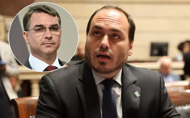 Carlos Bolsonaro critica Flávio e diz que irmão segue “discursos ilusórios”
