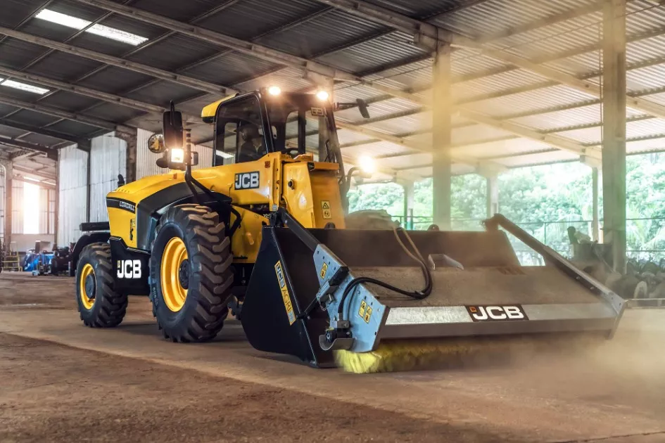 JCB anuncia plano para dobrar operação no Brasil até 2030 com investimento robusto