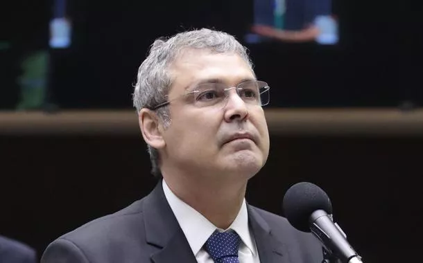 ‘Bolsonarismo também quer livrar a cara de milicianos com o PL da Dosimetria’, denuncia Lindbergh