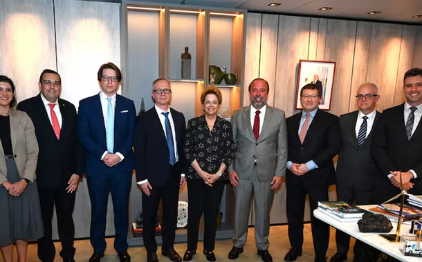 Ministro Alexandre Silveira em foto da reunião com a presidente do Banco do BRICS, Dilma Rousseff, Dilma para tratar de infraestrutura energética 