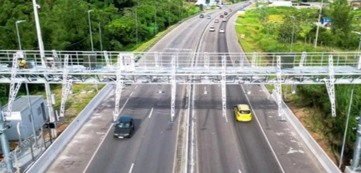 Sistema de pedágio free flow