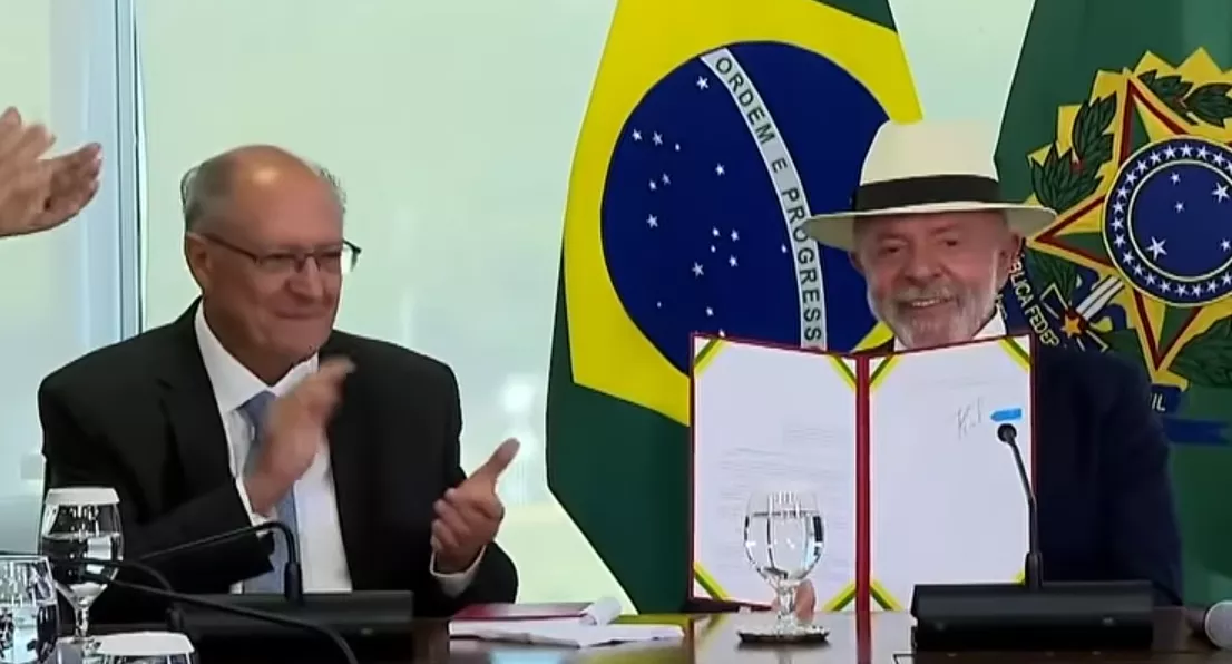 Lula promulga acordo Mercosul-União Europeia após décadas de negociação