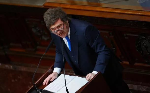 Milei fica na corda bamba nas Malvinas, com tensão entre EUA e Reino Unido