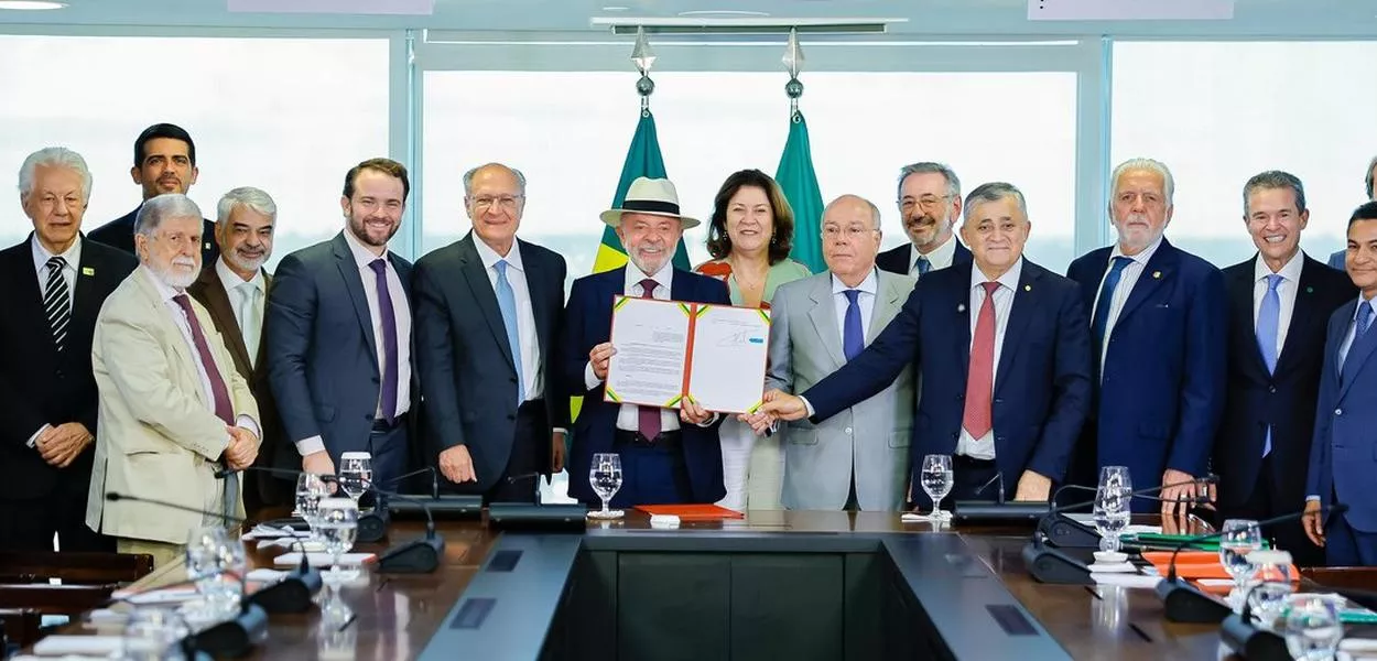 Presidente Lula durante assinatura do decreto de promulgação do Acordo de Comércio entre União Europeia e Mercosul.