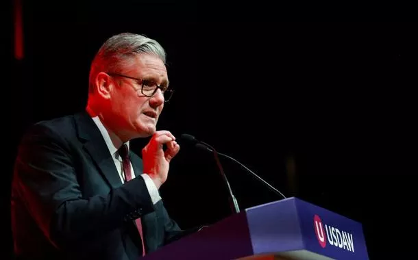 Parlamento do Reino Unido rejeita investigação contra Starmer no caso Mandelson