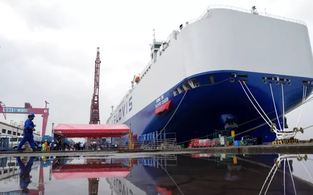 China entrega maior navio transportador de carros do mundo e amplia capacidade global de exportação automotiva