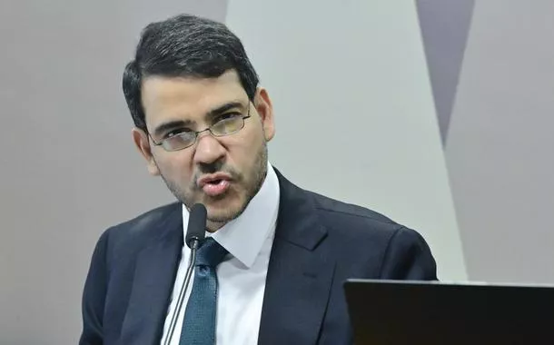 Jorge Messias cita Bíblia em sabatina e se define como "servo de Deus"