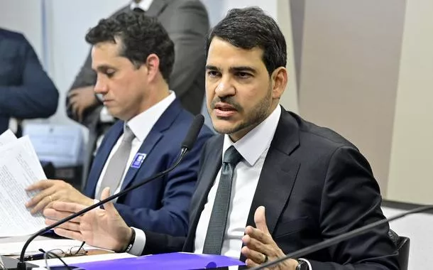 Jorge Messias durante sabatina na CCJ do Senado