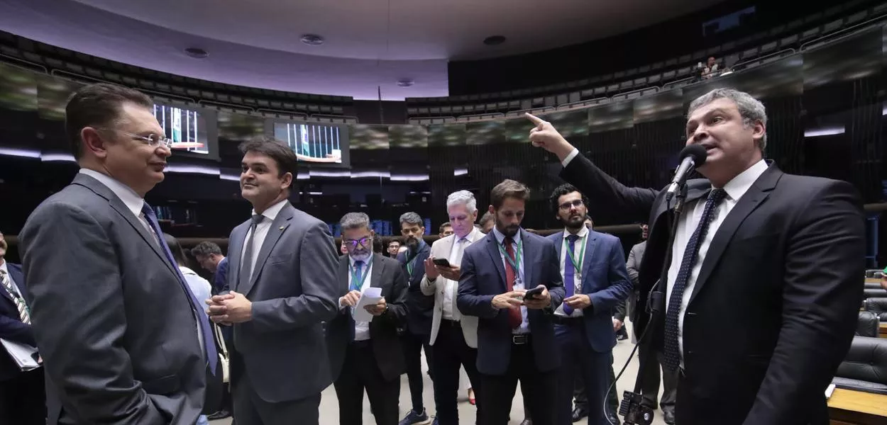 Lindbergh Farias ao microfone