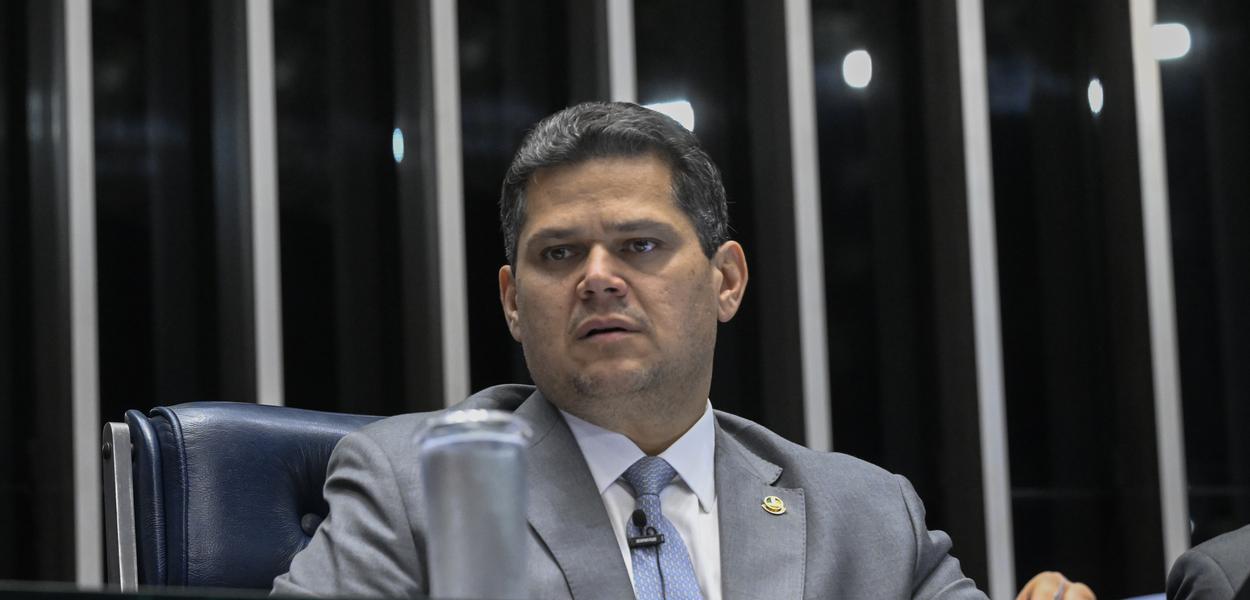 'Não posso responder', diz Alcolumbre ao ser questionado sobre relação de Flávio Bolsonaro com Vorcaro, CPI do Master e Messias