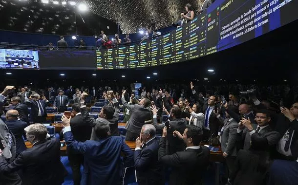 Internautas detonam Centrão e “Congresso inimigo do povo” após Senado rejeitar Messias para o STF