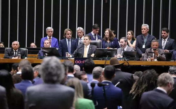 Plenário da Câmara dos Deputados em sessão que analisa a derrubada do veto ao PL da dosimetria