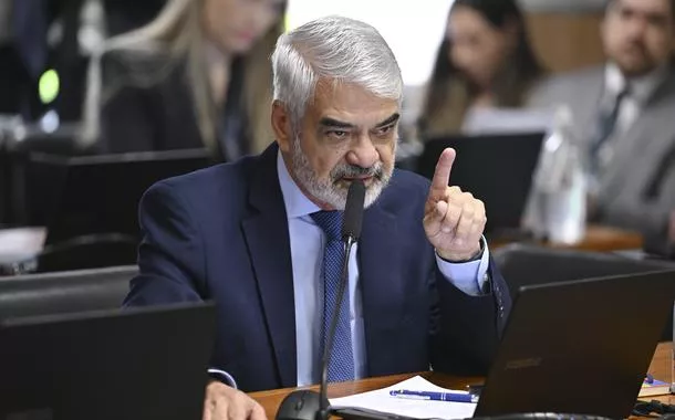 'Quando o Congresso vota para reduzir pena de criminoso, só resta ao povo se indignar', afirma Humberto Costa