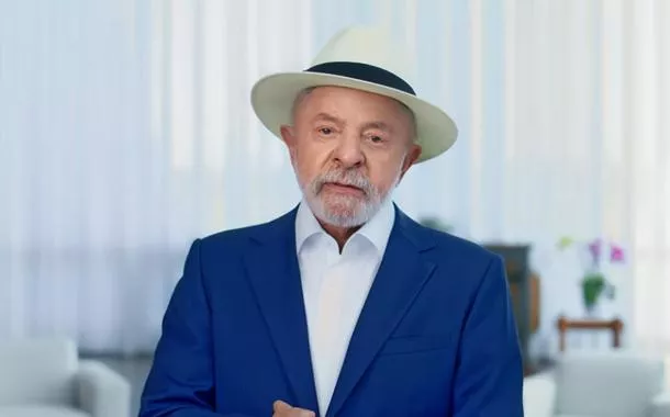 'O Brasil é grande demais para baixar a cabeça', diz Lula em recado a Trump e aos EUA