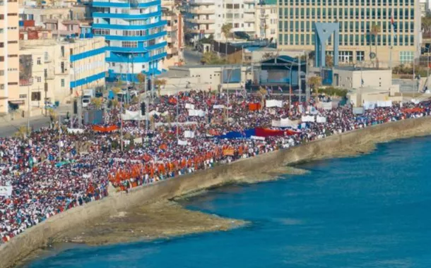 Cuba reúne multidões no 1º de Maio contra bloqueio dos EUA