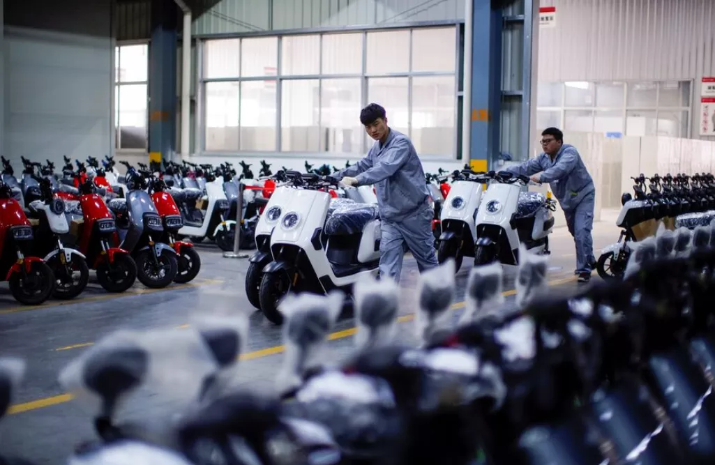 Motos elétricas da NIU Technologies são exibidos em uma conferência de imprensa em Changzhou, província de Jiangsu, China