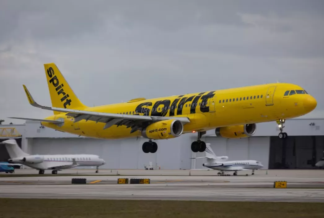 Spirit Airlines suspende voos e encerra operações nos EUA