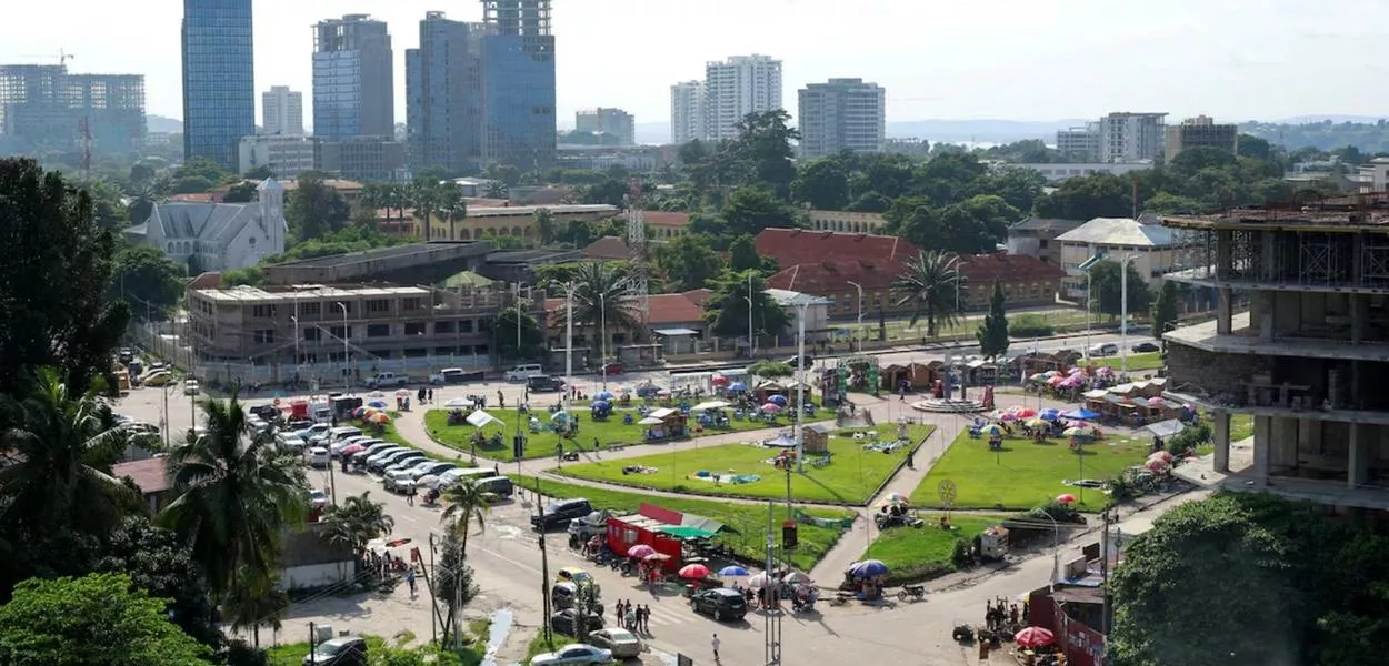 Uma vista mostra edifícios em Kinshasa, República Democrática do Congo