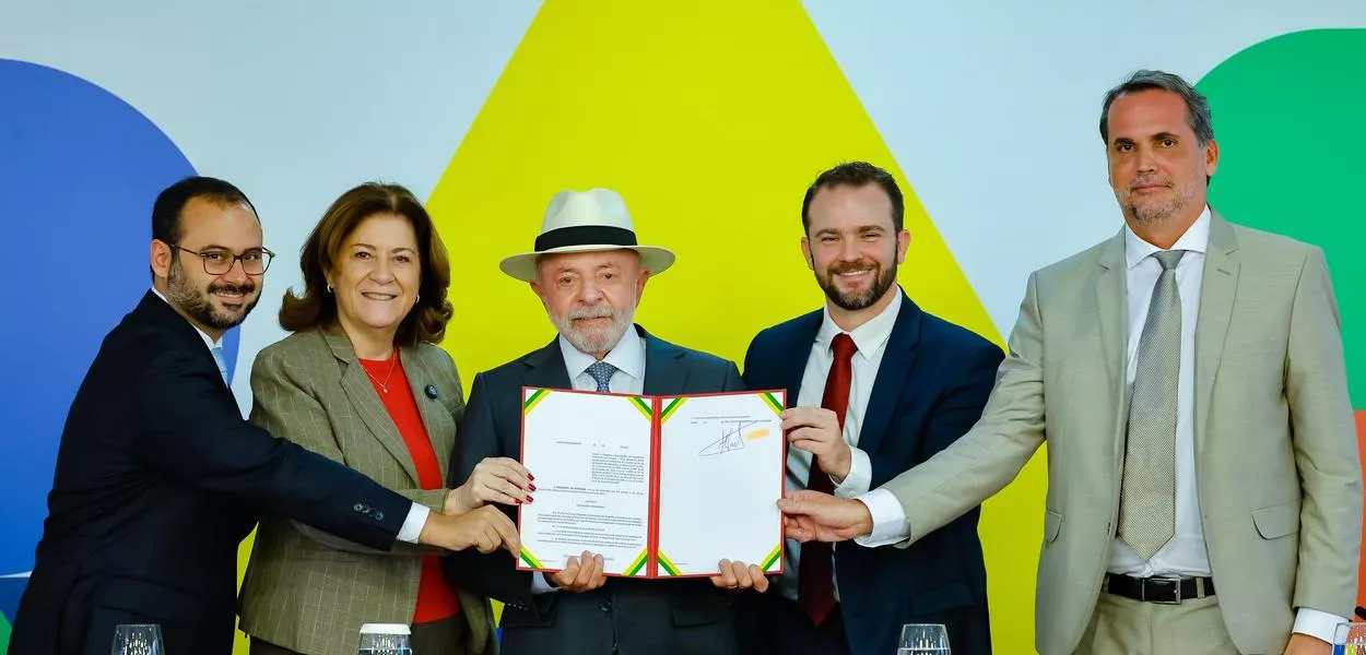 04.05.2026 – Presidente da República, Luiz Inácio Lula da Silva, durante assinatura da Medida Provisória referente ao Novo Desenrola Brasil, no Palácio do Planalto. Brasília - DF.