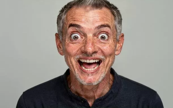 lustração - IA/Freepik-Artigo-Carlos Castelo-Idiomar, o idiota