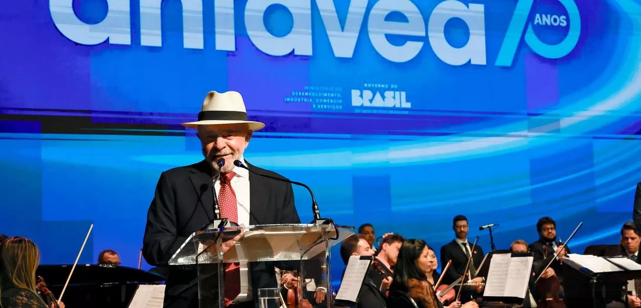 05.05.2026 – Presidente da República, Luiz Inácio Lula da Silva, durante a cerimônia de celebração dos 70 anos da Associação Nacional dos Fabricantes de Veículos Automotores (ANFAVEA), no Teatro Nacional. Brasília - DF.Foto: Ricardo Stuckert / PR