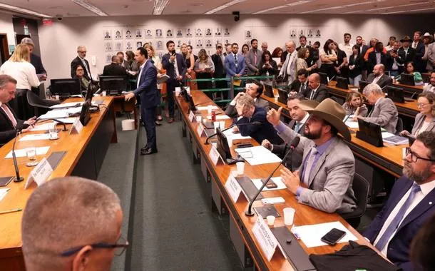 Conselho de Ética aprova suspensão de deputados por motim na Câmara