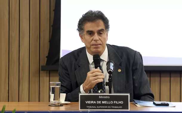 “Azuis” querem acabar com a Justiça do Trabalho