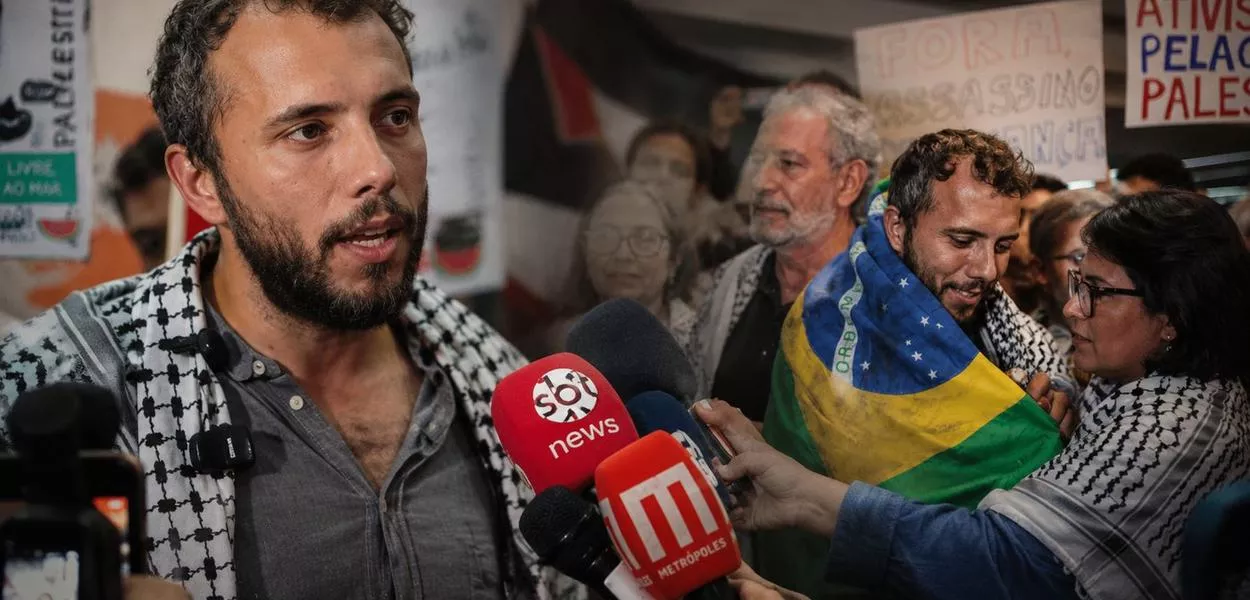 Thiago Ávila durante entrevista coletiva em São Paulo
