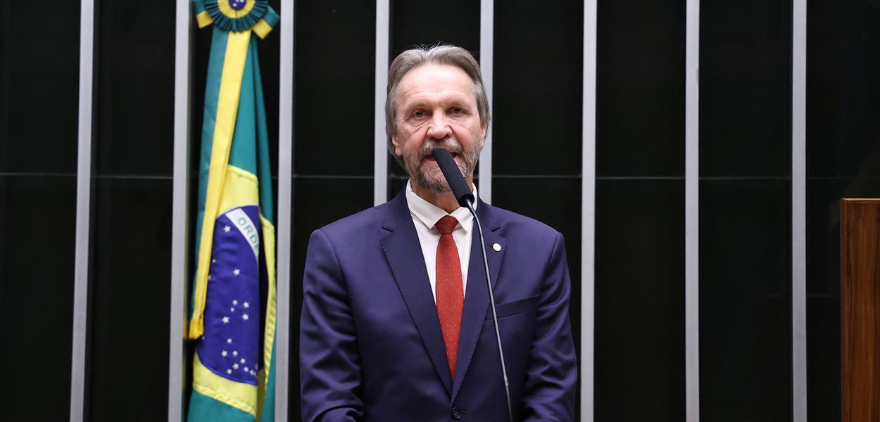 ‘Democratas progressistas dos EUA estão sintonizados conosco para investigar o dinheiro do filme Dark Horse’, afirma Uczai