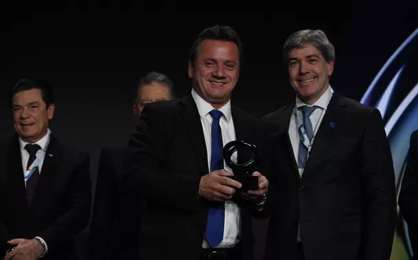 Wesley Batista recebe prêmio por atuação na integração econômica entre Brasil e EUA
