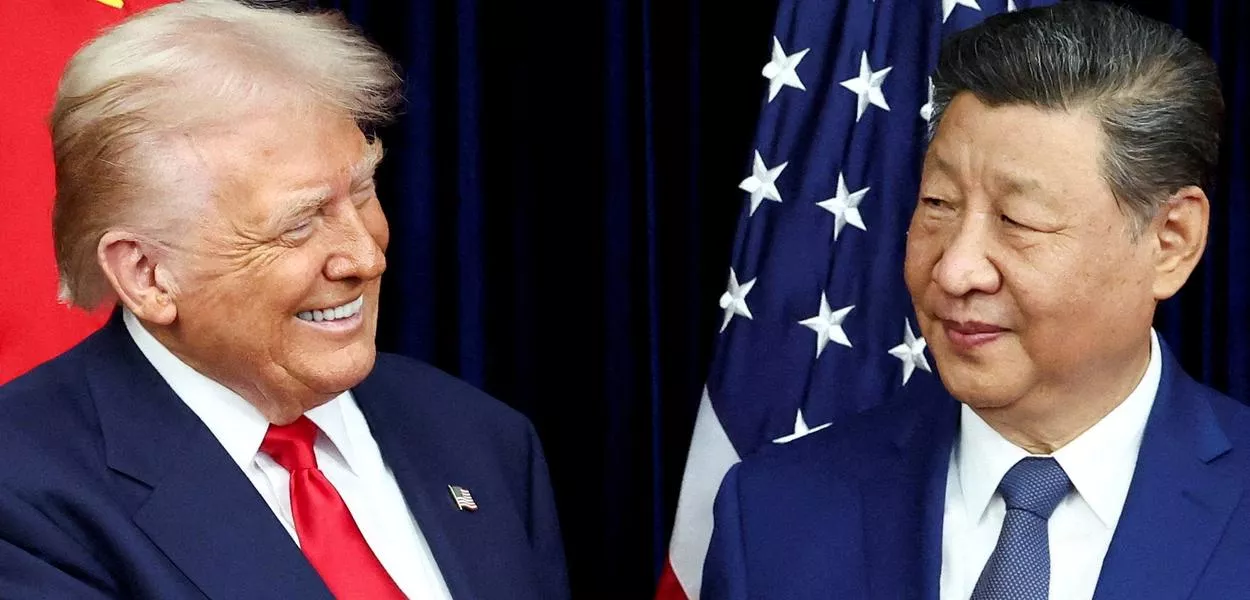 Os presidentes dos EUA, Donald Trump, e da China, Xi Jinping, durante reunião na Coreia do Sul - 30/09/2025 