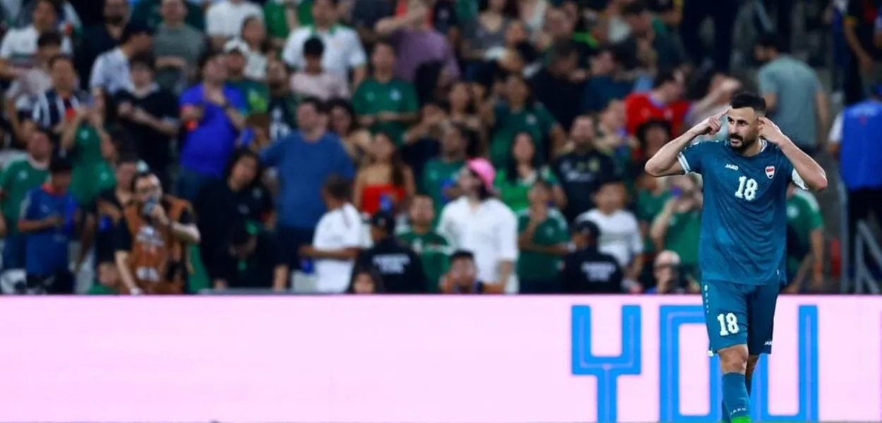 Aymen Hussein durante partida contra a Bolívia pelos playoffs da Copa do Mundo