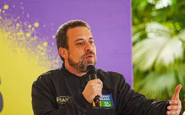 Boulos reage a revelações sobre negociação entre Flávio Bolsonaro e Vorcaro: "A terra plana não gira, capota"