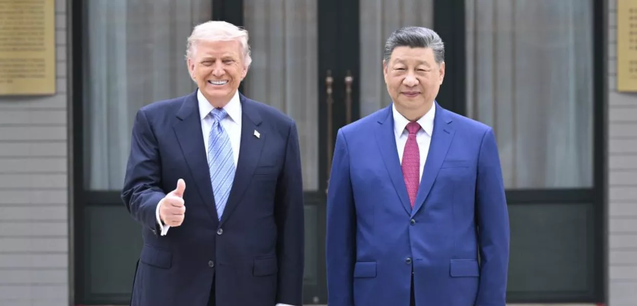 O presidente chinês, Xi Jinping, e o presidente dos EUA, Donald Trump, têm uma reunião privada em Zhongnanhai, em Pequim, capital da China, em 15 de maio de 2026
