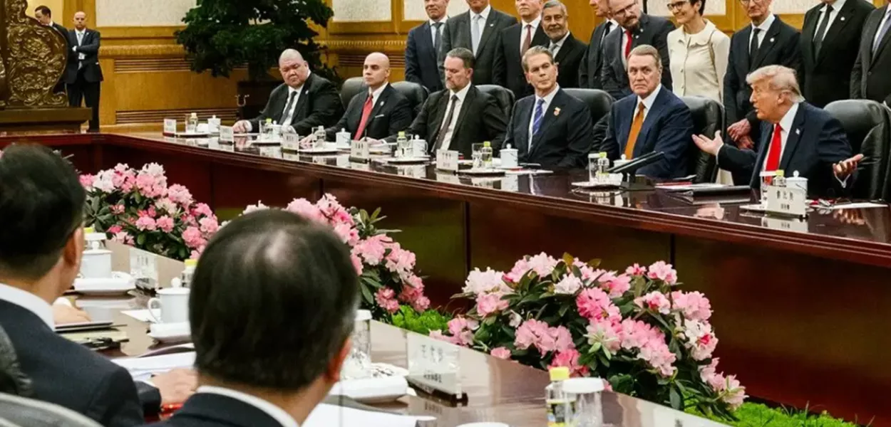 Trump e CEOs trilionários na China